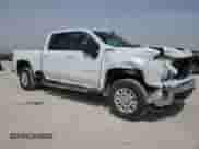 2025 Chevrolet Silverado 2500HD LT z VIN 1GC1KNEY6SF158854, wystawiony jako Copart lot #51279625 z przebiegiem 11 307 mil mil oraz Szkoda całkowita • Salvage title. Historia ofert i sprzedaży dostępna na DreamBid. Obrazek 4.