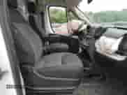 2021 Ram ProMaster Cargo z VIN 3C6LRVBG3ME584294, wystawiony jako Copart lot #60998835 z przebiegiem Nie podano mil oraz Szkoda całkowita • Salvage title. Historia ofert i sprzedaży dostępna na DreamBid. Obrazek 7.