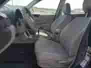 2013 Subaru Forester X z VIN JF2SHABC3DG434510, wystawiony jako Copart lot #67927925 z przebiegiem 136 376 mil mil oraz Szkoda całkowita • Salvage title. Historia ofert i sprzedaży dostępna na DreamBid. Obrazek 7.