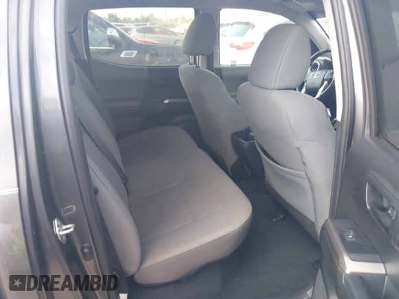 2017 Toyota Tacoma SR5 z VIN 5TFAZ5CN9HX050378, wystawiony jako IAAI lot #42942344 z przebiegiem 158 431 mil mil oraz . Historia ofert i sprzedaży dostępna na DreamBid. Obrazek 8.