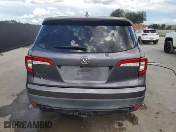 2019 Honda Pilot LX z VIN 5FNYF5H17KB015577, wystawiony jako Copart lot #81332225 z przebiegiem 137 973 mil mil oraz Nie do naprawy • Non repairable. Historia ofert i sprzedaży dostępna na DreamBid. Obrazek 6.