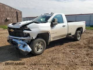 2024 Chevrolet Silverado 2500HD с VIN 1GC3YLEY1RF354321, выставлен на аукционе Copart как лот 65120074 с пробегом 5 200 миль миль и Списание • Salvage title. История ставок и продаж доступна на DreamBid. Изображение 1.