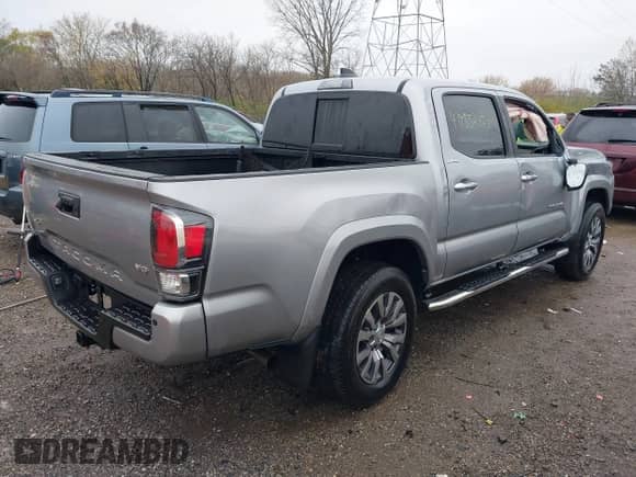 2021 Toyota Tacoma Limited with VIN 3TMGZ5ANXMM421920, listed as a IAAI auction lot 40852472 with 28,591 mi miles and . Bid and sale history available at DreamBid. Image 4.