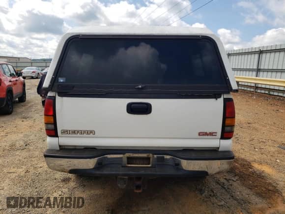 2005 GMC Sierra 1500 SLE z VIN 1GTEK19B85Z184567, wystawiony jako Copart lot #69142805 z przebiegiem Nie podano mil oraz Szkoda całkowita • Salvage title. Historia ofert i sprzedaży dostępna na DreamBid. Obrazek 6.