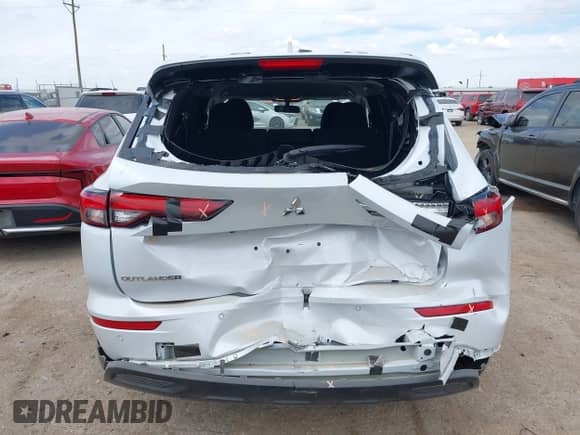 2024 Mitsubishi Outlander ES with VIN JA4J3UA88RZ012424, listed as a IAAI auction lot 43268094 with 33,505 mi miles and . Bid and sale history available at DreamBid. Image 16.