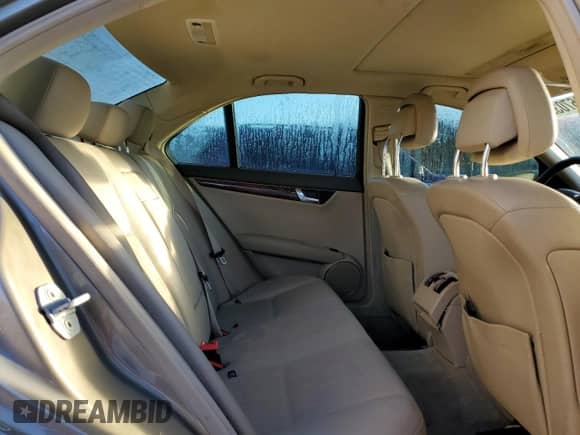 2010 Mercedes-Benz C 300 Sport с VIN WDDGF8BB6AF446913, выставлен на аукционе Copart как лот 89670325 с пробегом 149 815 миль миль и Списание • Salvage title. История ставок и продаж доступна на DreamBid. Изображение 10.