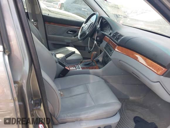 2002 BMW 5 Series 530i с VIN WBADT63462CH89329, выставлен на аукционе IAAI как лот 41919133 с пробегом 207 783 миль миль и . История ставок и продаж доступна на DreamBid. Изображение 5.