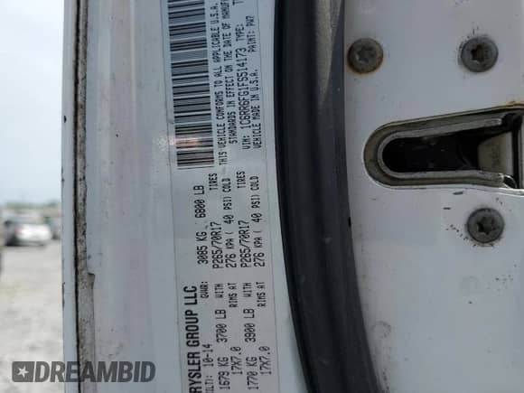 2015 Ram 1500 Tradesman z VIN 1C6RR6FG1FS514173, wystawiony jako Copart lot #52354385 z przebiegiem 304 361 mil mil oraz Szkoda całkowita • Salvage title. Historia ofert i sprzedaży dostępna na DreamBid. Obrazek 15.