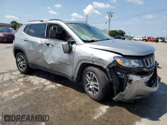 2019 Jeep Compass Latitude z VIN 3C4NJCBB3KT769536, wystawiony jako Copart lot #68518575 z przebiegiem 115 621 mil mil oraz Szkoda całkowita • Salvage title. Historia ofert i sprzedaży dostępna na DreamBid. Obrazek 4.