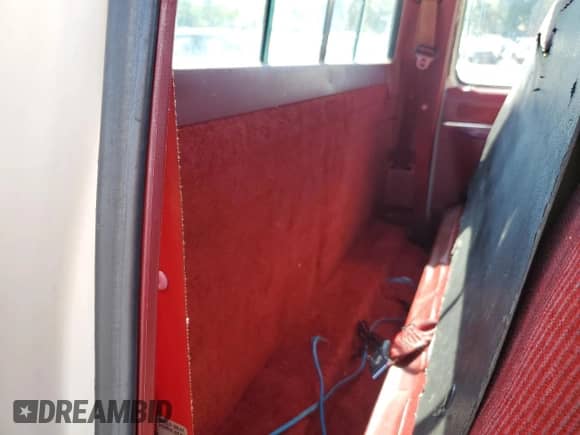 1990 Ford F-150 z VIN 1FTDF15Y5LPA89323, wystawiony jako Copart lot #62608275 z przebiegiem 86 922 mil mil oraz Czysty tytuł • Clean title. Historia ofert i sprzedaży dostępna na DreamBid. Obrazek 10.