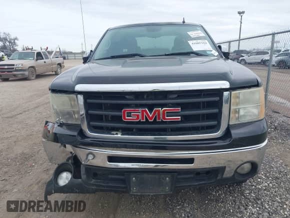 2010 GMC Sierra 1500 SLE with VIN 1GTSCVE04AZ268455, listed as a IAAI auction lot 41005184 with 303,161 mi miles and . Bid and sale history available at DreamBid. Image 12.