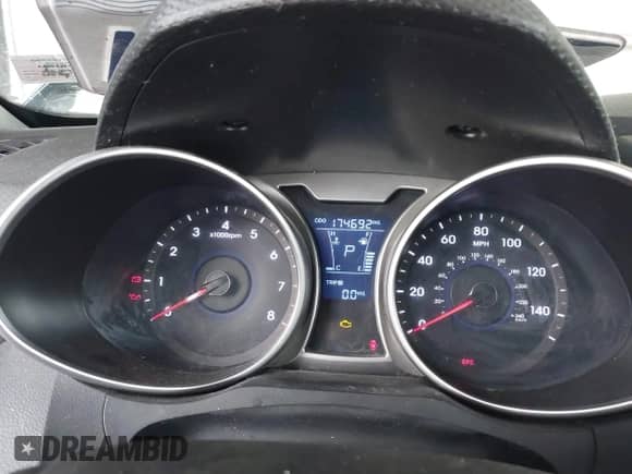 2013 Hyundai Veloster w/Black Int z VIN KMHTC6AD3DU160506, wystawiony jako IAAI lot #43547188 z przebiegiem 174 692 mil mil oraz . Historia ofert i sprzedaży dostępna na DreamBid. Obrazek 7.