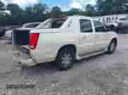 2005 Cadillac Escalade EXT z VIN 3GYEK62N75G208109, wystawiony jako IAAI lot #42947413 z przebiegiem 299 295 mil mil oraz . Historia ofert i sprzedaży dostępna na DreamBid. Obrazek 4.