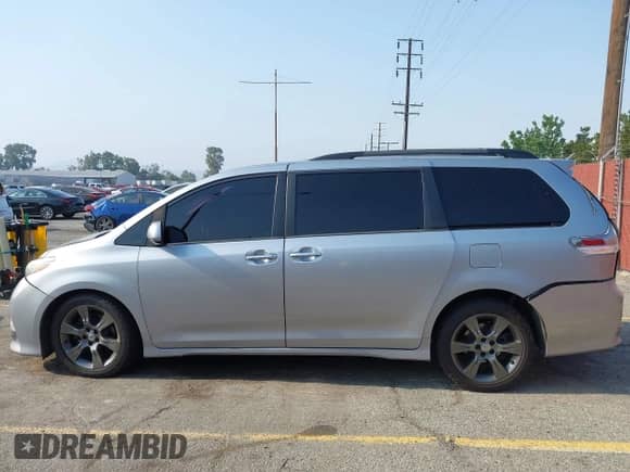 2016 Toyota Sienna SE with VIN 5TDXK3DC3GS732936, listed as a IAAI auction lot 42721756 with 150,449 mi miles and . Bid and sale history available at DreamBid. Image 14.