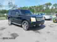 2004 Cadillac Escalade z VIN 1GYEK63N34R265999, wystawiony jako IAAI lot #42963339 z przebiegiem 156 962 mil mil oraz . Historia ofert i sprzedaży dostępna na DreamBid. Obrazek 1.
