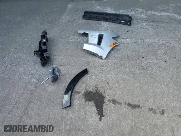 2017 Chevrolet Camaro 1LS z VIN 1G1FA1RX2H0127611, wystawiony jako Copart lot #81005545 z przebiegiem 64 354 mil mil oraz Szkoda całkowita • Salvage title. Historia ofert i sprzedaży dostępna na DreamBid. Obrazek 12.