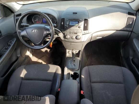 2011 Hyundai Elantra GLS z VIN KMHDB8AE2BU090473, wystawiony jako Copart lot #84245305 z przebiegiem 96 054 mil mil oraz Szkoda całkowita • Salvage title. Historia ofert i sprzedaży dostępna na DreamBid. Obrazek 8.