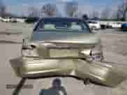2002 Hyundai Sonata z VIN KMHWF25S42A656824, wystawiony jako Copart lot #46411645 z przebiegiem 194 814 mil mil oraz Szkoda całkowita • Salvage title. Historia ofert i sprzedaży dostępna na DreamBid. Obrazek 6.