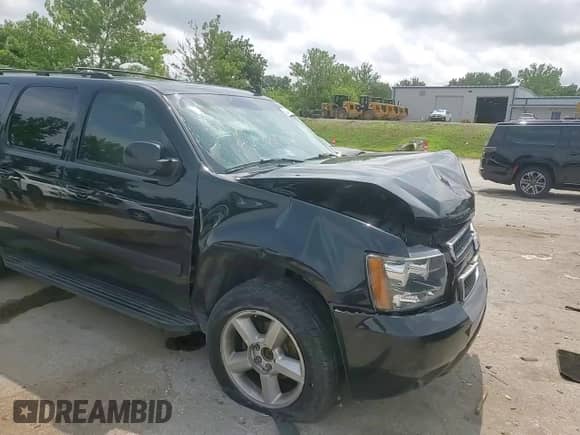 2007 Chevrolet Suburban LT с VIN 3GNFK16387G101490, выставлен на аукционе Copart как лот 64930165 с пробегом Не указан миль и Списание • Salvage title. История ставок и продаж доступна на DreamBid. Изображение 13.