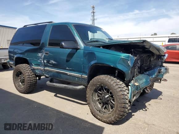 1997 Chevrolet Tahoe z VIN 3GNEK18R7VG111275, wystawiony jako Copart lot #57352045 z przebiegiem 164 922 mil mil oraz Szkoda całkowita • Salvage title. Historia ofert i sprzedaży dostępna na DreamBid. Obrazek 4.