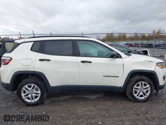 2018 Jeep Compass Sport с VIN 3C4NJDAB0JT117883, выставлен на аукционе IAAI как лот 43464152 с пробегом 90 397 миль миль и . История ставок и продаж доступна на DreamBid. Изображение 12.