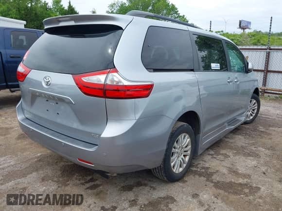2016 Toyota Sienna XLE z VIN 5TDYK3DCXGS697249, wystawiony jako IAAI lot #42153128 z przebiegiem 54 824 mil mil oraz . Historia ofert i sprzedaży dostępna na DreamBid. Obrazek 4.