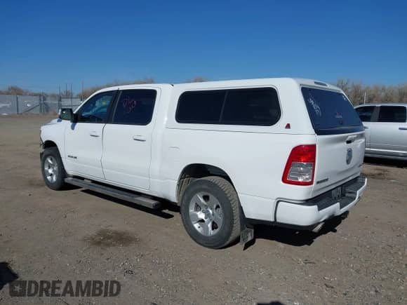 2024 Ram 1500 Big Horn z VIN 1C6SRFFT2RN119324, wystawiony jako IAAI lot #42025347 z przebiegiem 54 131 mil mil oraz . Historia ofert i sprzedaży dostępna na DreamBid. Obrazek 3.