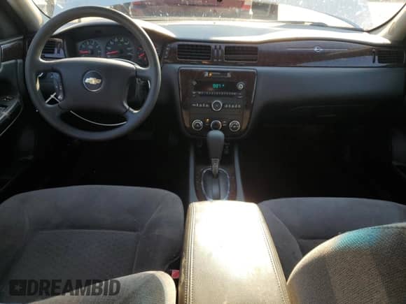 2013 Chevrolet Impala LS z VIN 2G1WF5E36D1265081, wystawiony jako Copart lot #71368805 z przebiegiem 297 255 mil mil oraz Szkoda całkowita • Salvage title. Historia ofert i sprzedaży dostępna na DreamBid. Obrazek 8.