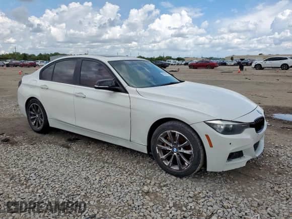 2017 BMW 3 Series 320i xDrive с VIN WBA8E5G56HNU22319, выставлен на аукционе Copart как лот 82106725 с пробегом Не указан миль и Чистый • Clean title. История ставок и продаж доступна на DreamBid. Изображение 4.