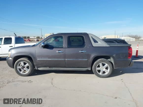 2010 Chevrolet Avalanche LTZ с VIN 3GNNCGE03AG268382, выставлен на аукционе IAAI как лот 41502808 с пробегом 254 571 миль миль и . История ставок и продаж доступна на DreamBid. Изображение 14.