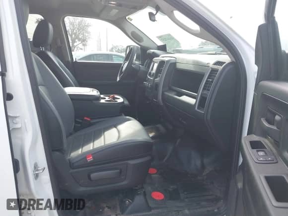 2022 Ram 1500 Tradesman z VIN 3C6RR7KG4NG331979, wystawiony jako IAAI lot #41447852 z przebiegiem 14 201 mil mil oraz . Historia ofert i sprzedaży dostępna na DreamBid. Obrazek 5.