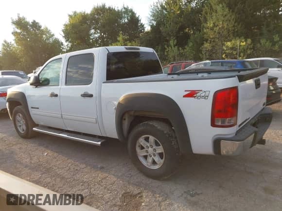 2011 GMC Sierra 1500 SLE z VIN 3GTP2VE35BG224680, wystawiony jako IAAI lot #43356809 z przebiegiem 744 412 mil mil oraz . Historia ofert i sprzedaży dostępna na DreamBid. Obrazek 14.