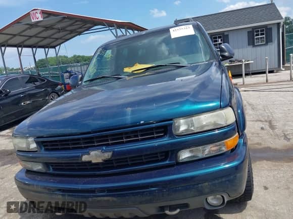2006 Chevrolet Suburban Z71 with VIN 1GNFK16ZX6J177648, listed as a IAAI auction lot 42555315 with 276,643 mi miles and . Bid and sale history available at DreamBid. Image 13.