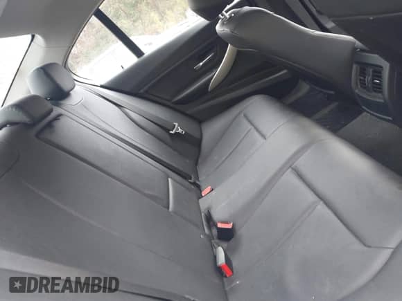 2015 BMW 3 Series 320i xDrive с VIN WBA3C3G50FNS75934, выставлен на аукционе IAAI как лот 43512681 с пробегом 129 041 миль миль и . История ставок и продаж доступна на DreamBid. Изображение 8.