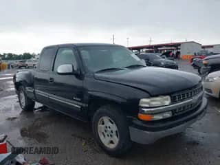 2000 Chevrolet Silverado 1500 LS z VIN 2GCEC19T4Y1219589, wystawiony jako IAAI lot #42471356 z przebiegiem 301 707 mil mil oraz . Historia ofert i sprzedaży dostępna na DreamBid. Obrazek 1.