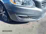 2017 Volvo S60 Inscription с VIN LYV402HK7HB120640, выставлен на аукционе IAAI как лот 41583114 с пробегом 71 884 миль миль и . История ставок и продаж доступна на DreamBid. Изображение 6.