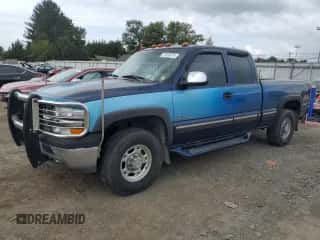 2000 Chevrolet Silverado 2500 LS с VIN 1GCGK29U5YE340513, выставлен на аукционе Copart как лот 71819774 с пробегом 71 990 миль миль и Списание • Salvage title. История ставок и продаж доступна на DreamBid. Изображение 1.