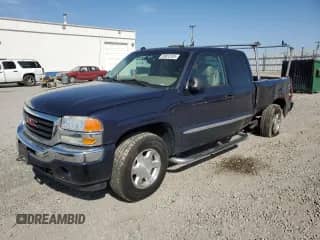 2005 GMC Sierra 1500 SLT z VIN 1GTEK19B85E181837, wystawiony jako Copart lot #58852935 z przebiegiem 139 305 mil mil oraz Szkoda całkowita • Salvage title. Historia ofert i sprzedaży dostępna na DreamBid. Obrazek 1.