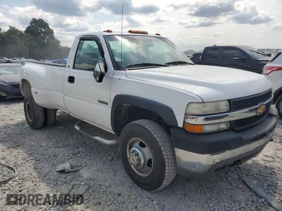 2001 Chevrolet Silverado 3500 z VIN 1GCJK34G01F121519, wystawiony jako Copart lot #68613815 z przebiegiem 285 359 mil mil oraz Szkoda całkowita • Salvage title. Historia ofert i sprzedaży dostępna na DreamBid. Obrazek 4.
