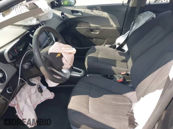 2020 Chevrolet Sonic LT с VIN 1G1JD5SB3L4104914, выставлен на аукционе IAAI как лот 42575672 с пробегом 43 464 миль миль и . История ставок и продаж доступна на DreamBid. Изображение 5.