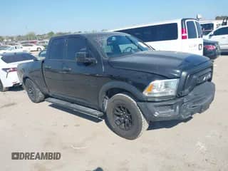 2023 Ram 1500 Warlock z VIN 1C6RR6GG9PS520013, wystawiony jako IAAI lot #43372219 z przebiegiem 51 490 mil mil oraz . Historia ofert i sprzedaży dostępna na DreamBid. Obrazek 1.