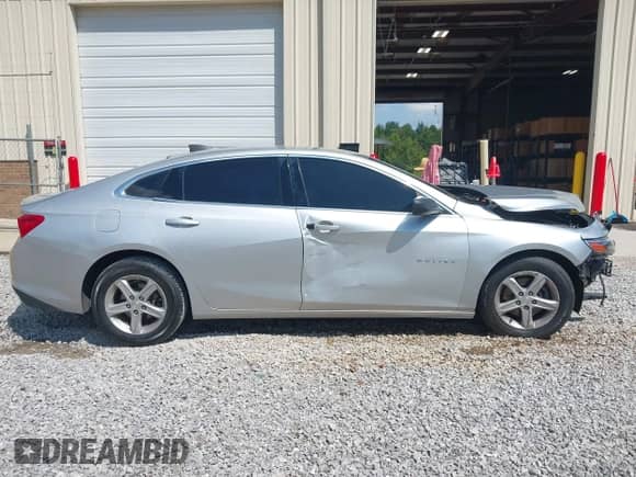 2020 Chevrolet Malibu LS z VIN 1G1ZB5ST5LF151156, wystawiony jako IAAI lot #43127527 z przebiegiem Nie podano mil oraz . Historia ofert i sprzedaży dostępna na DreamBid. Obrazek 13.