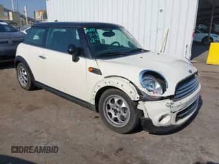2012 MINI Hardtop z VIN WMWSU3C54CT258978, wystawiony jako IAAI lot #42715357 z przebiegiem 80 785 mil mil oraz . Historia ofert i sprzedaży dostępna na DreamBid. Obrazek 1.