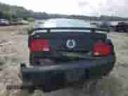 2006 Ford Mustang GT Deluxe z VIN 1ZVHT82H865148692, wystawiony jako Copart lot #67680825 z przebiegiem 227 694 mil mil oraz Szkoda całkowita • Salvage title. Historia ofert i sprzedaży dostępna na DreamBid. Obrazek 6.
