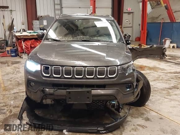 2022 Jeep Compass Altitude with VIN 3C4NJDBB3NT126047, listed as a IAAI auction lot 41570980 with 39,896 mi miles and . Bid and sale history available at DreamBid. Image 13.