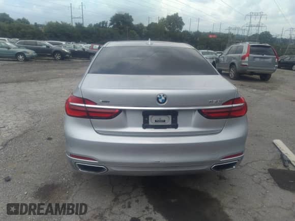 2017 BMW 7 Series ALPINA B7 xDrive with VIN WBA7F2C35HG422764, listed as a IAAI auction lot 37061498 with Not provided miles and . Bid and sale history available at DreamBid. Image 16.