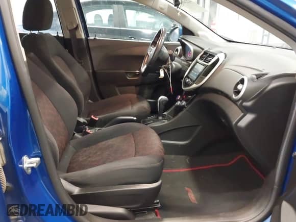 2017 Chevrolet Sonic LT с VIN 1G1JD6SH4H4118936, выставлен на аукционе IAAI как лот 42240701 с пробегом 77 083 миль миль и . История ставок и продаж доступна на DreamBid. Изображение 5.