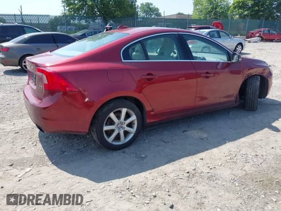 2016 Volvo S60 T5 Drive-E Premier z VIN YV126MFK4G2399463, wystawiony jako IAAI lot #42568556 z przebiegiem 94 972 mil mil oraz . Historia ofert i sprzedaży dostępna na DreamBid. Obrazek 4.