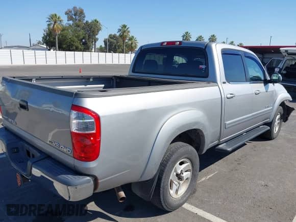 2004 Toyota Tundra SR5 z VIN 5TBDT44154S461290, wystawiony jako IAAI lot #43278955 z przebiegiem 200 462 mil mil oraz . Historia ofert i sprzedaży dostępna na DreamBid. Obrazek 4.