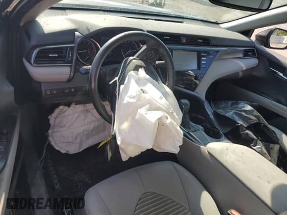 2020 Toyota Camry SE z VIN 4T1M11AK2LU968193, wystawiony jako Copart lot #80614235 z przebiegiem 45 061 mil mil oraz Szkoda całkowita • Salvage title. Historia ofert i sprzedaży dostępna na DreamBid. Obrazek 8.